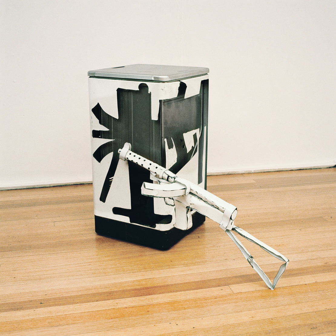 Single Tub with Machine Gun