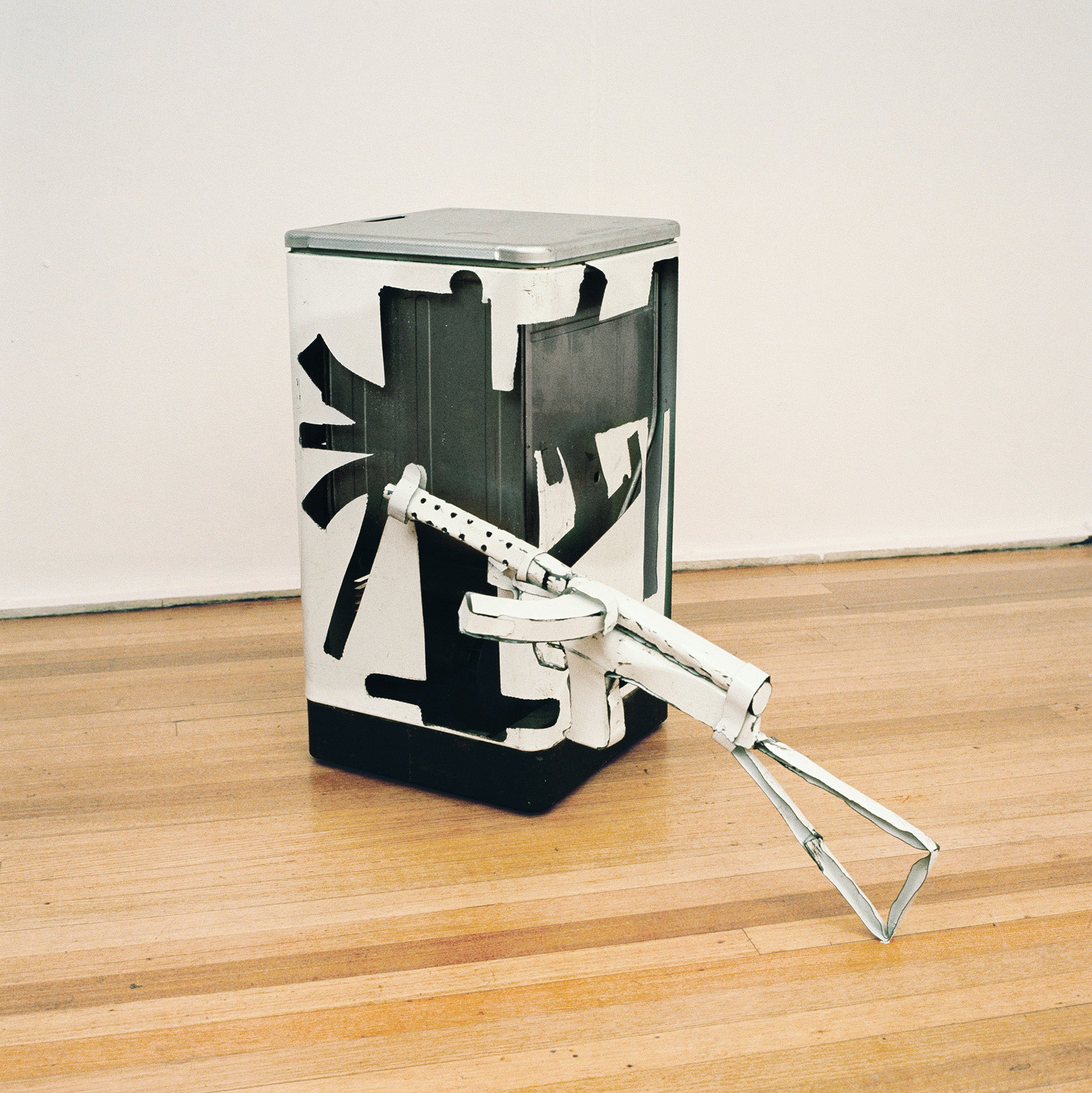 Single Tub with Machine Gun