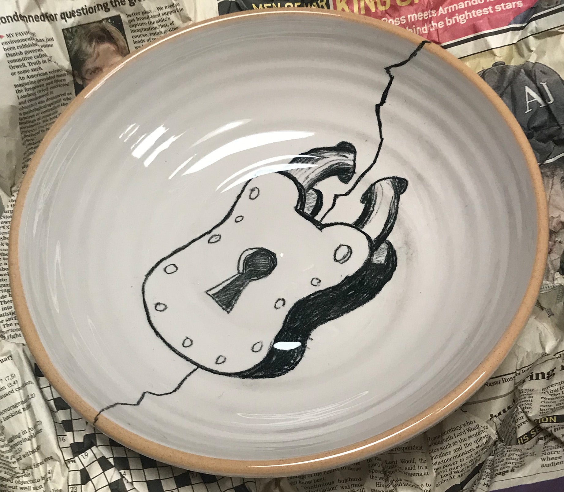 Plate with lock